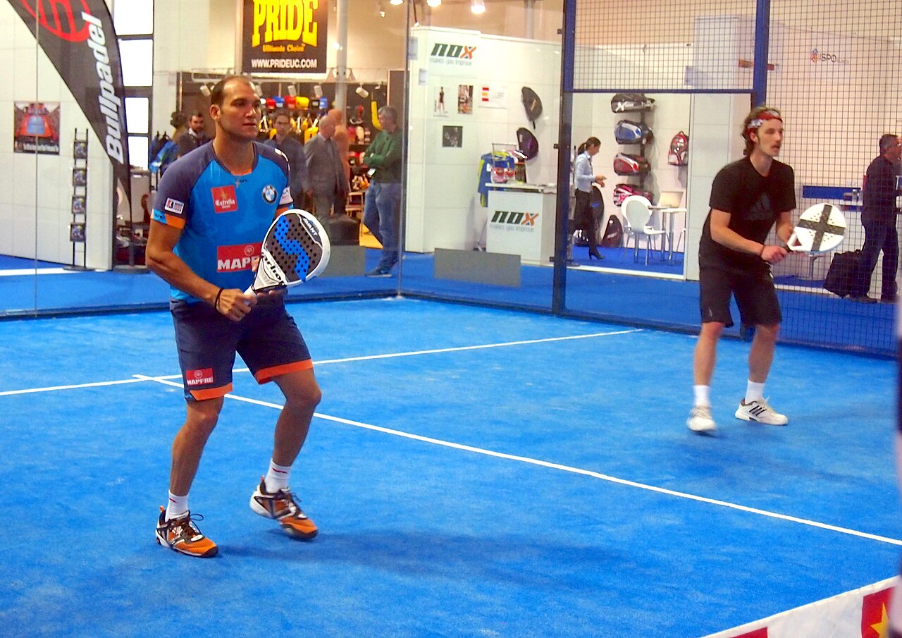 Quelle raquette de padel choisir pour débuter ? Guide 2025