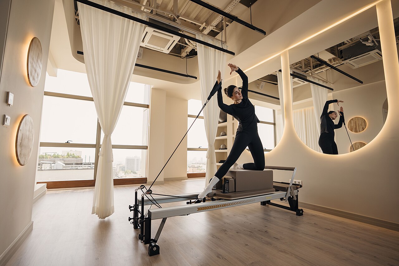 Yoga, pilates et fitness à Málaga : studios, cours et tarifs 2025